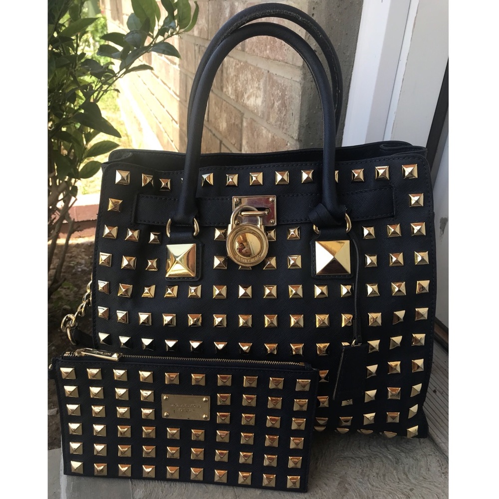 🚫SOLD🚫Michael Kors Navy Stud Hamilton & Wristlet